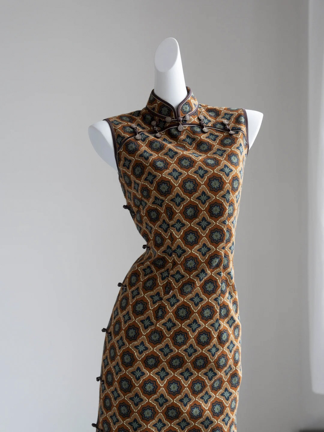 旗袍成衣上的几何拼花纹样