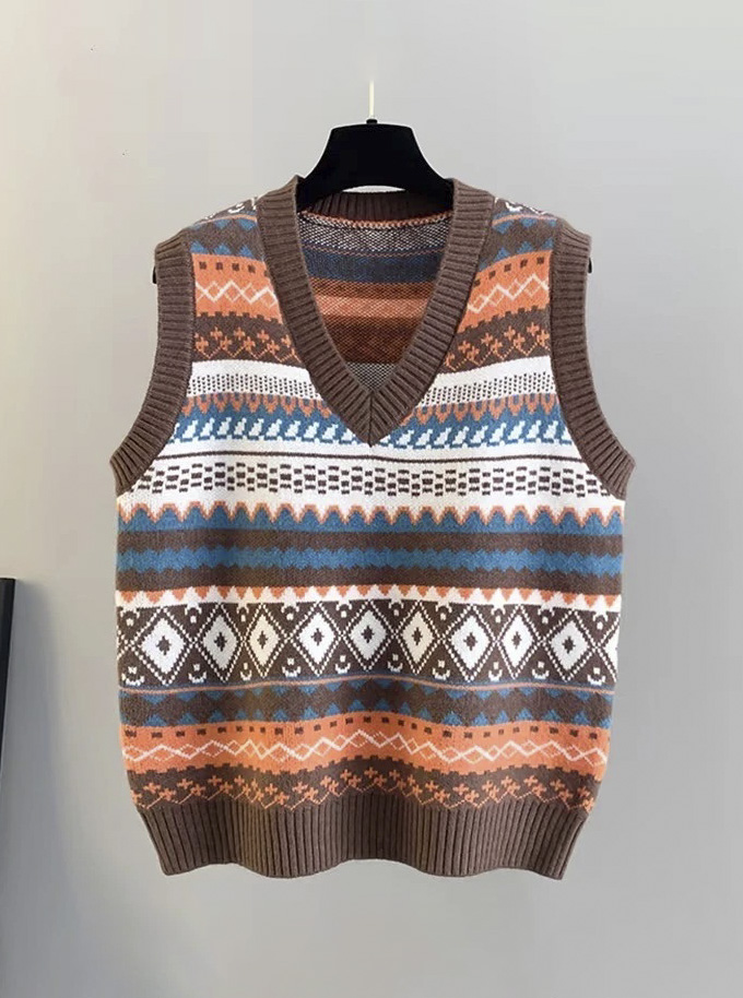 民族风提花马甲挂衣架上