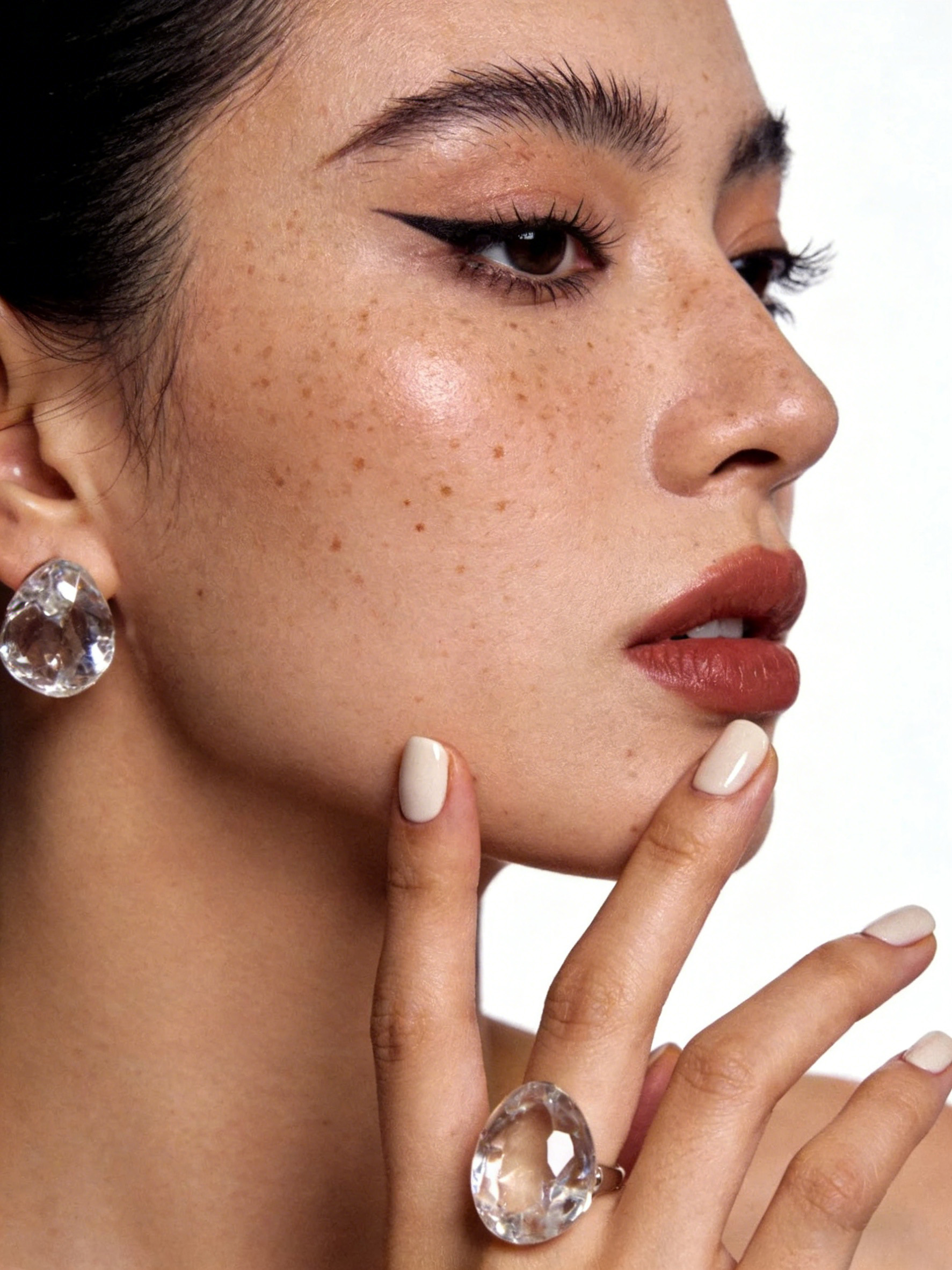 时尚大片侧颜修图前