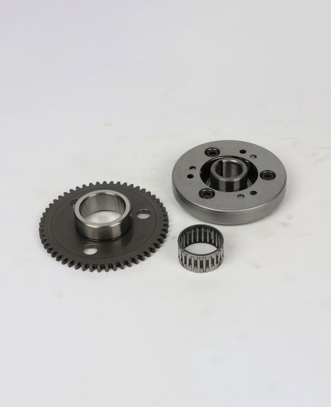 齿轮轴承组件精修前表面有加工痕迹和油渍