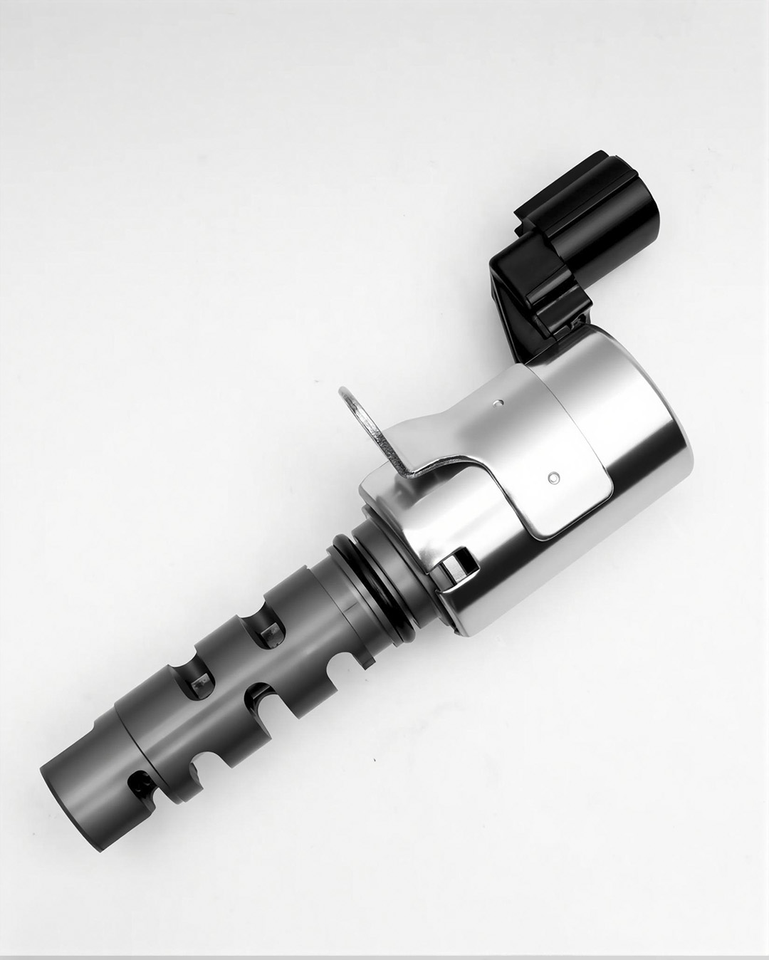 金属电磁阀零件精修后表面光洁反射清晰