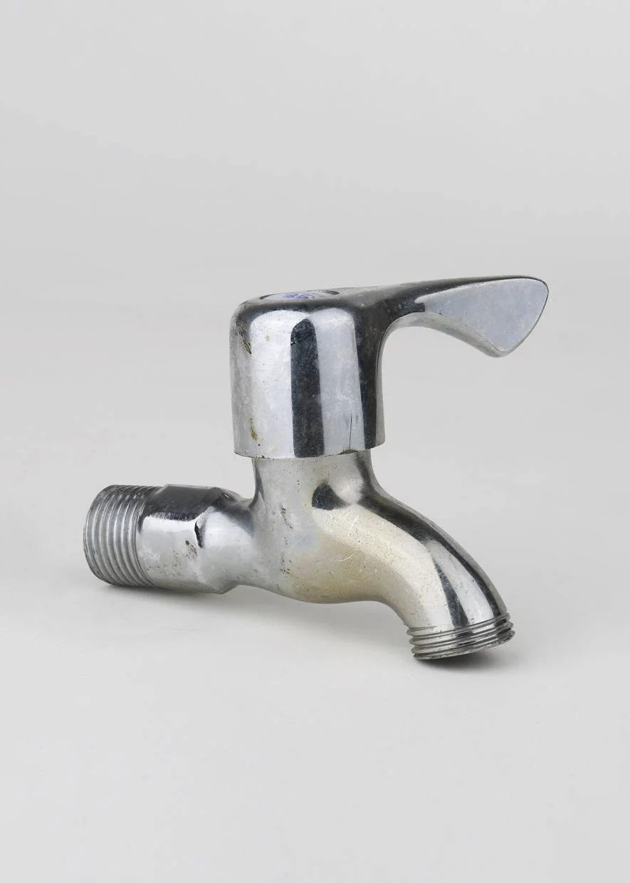 服装产品精修前有多余褶皱