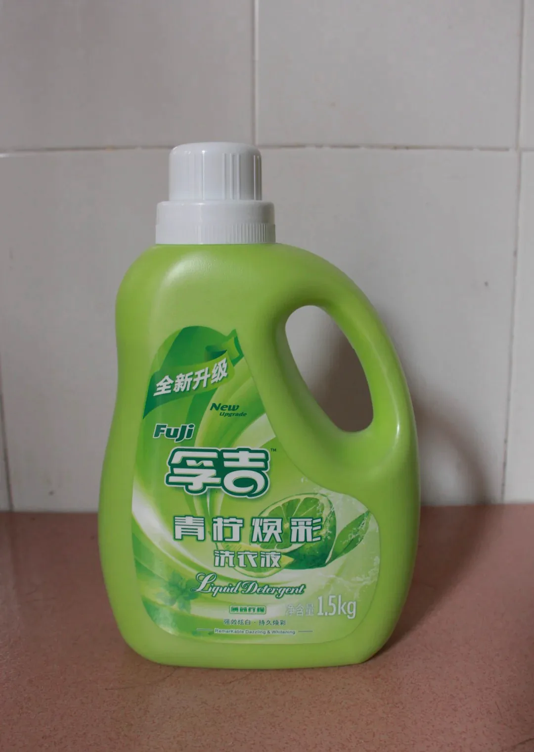 第三组精修前:金属反射混乱 第三组厨具精修前