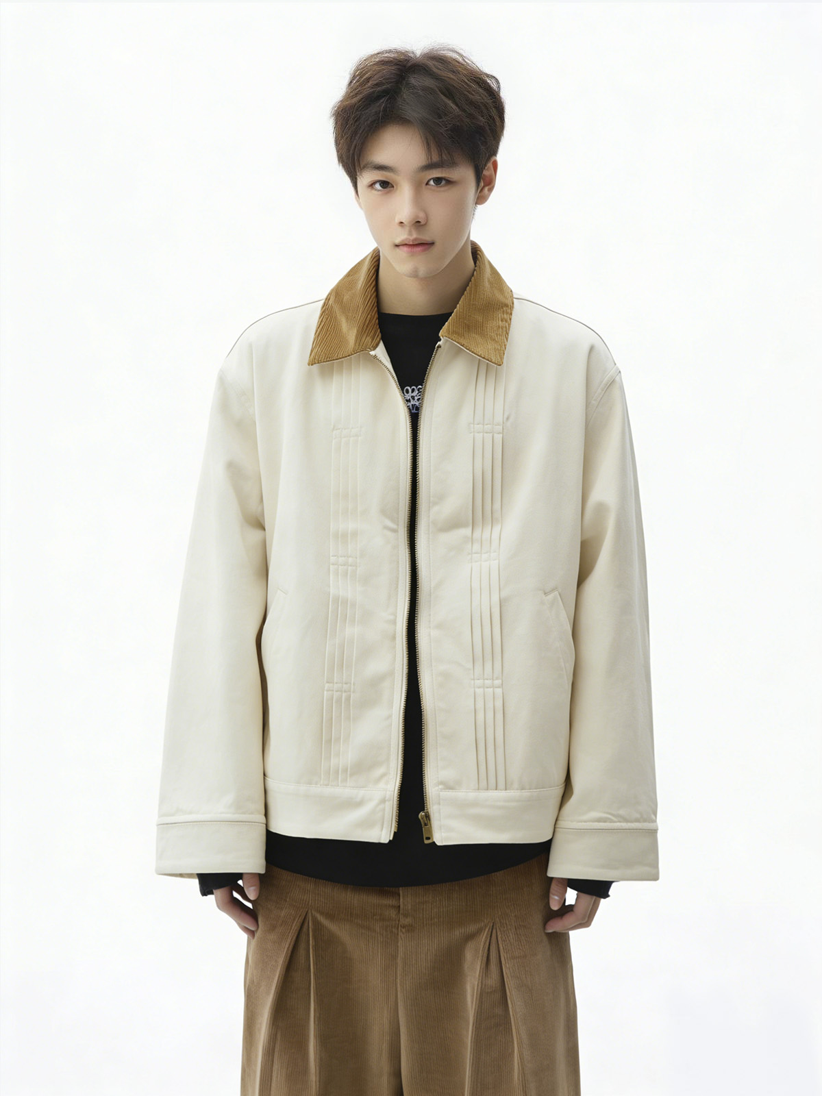 男模特穿奶白色灯芯绒领夹克