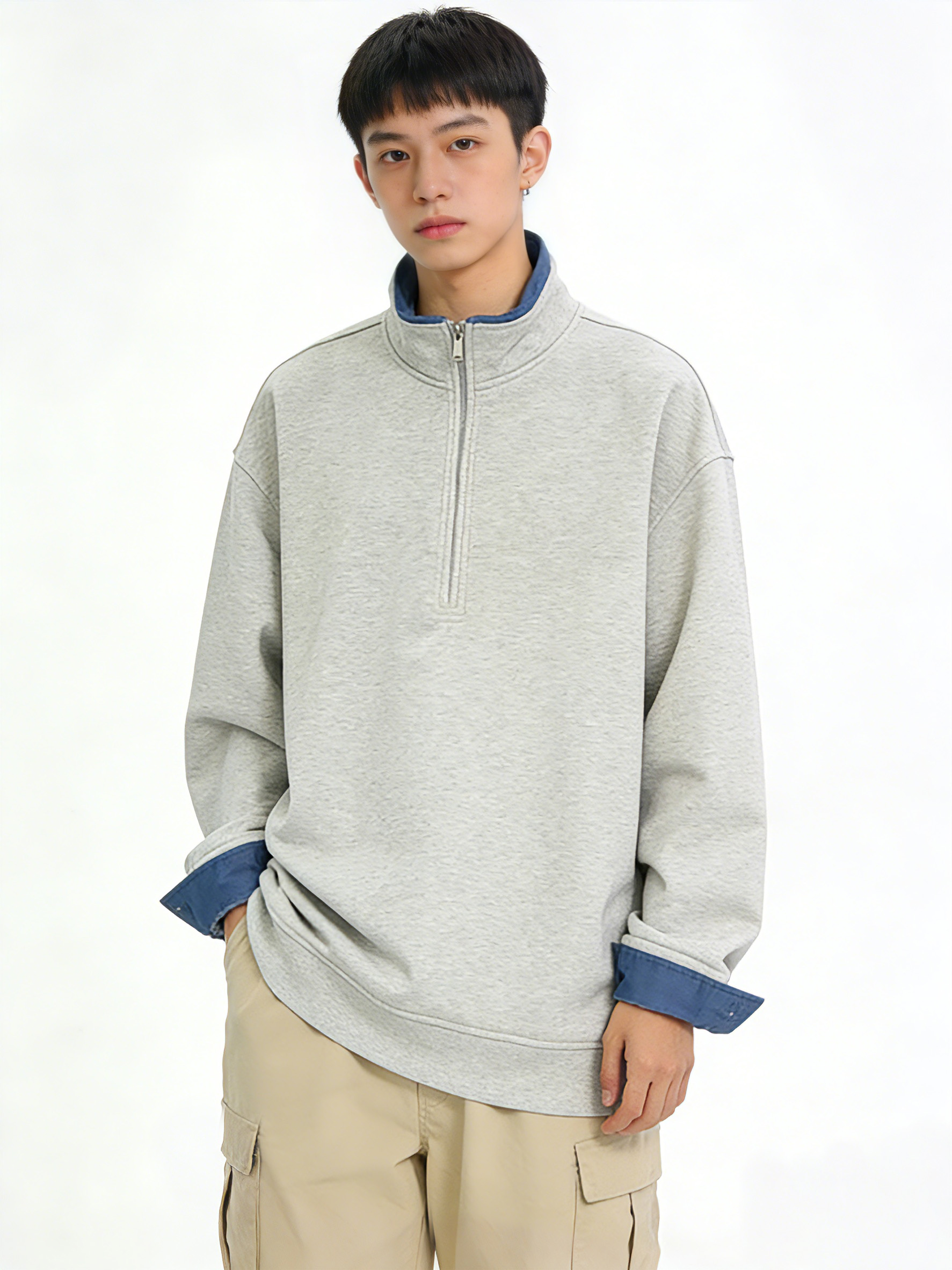 男模特原穿灰色半拉链卫衣