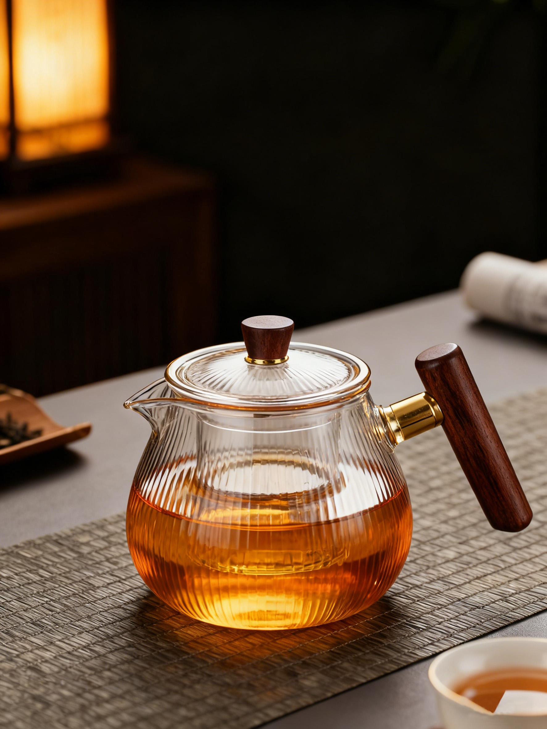 玻璃茶壶溶图后与茶道场景融合