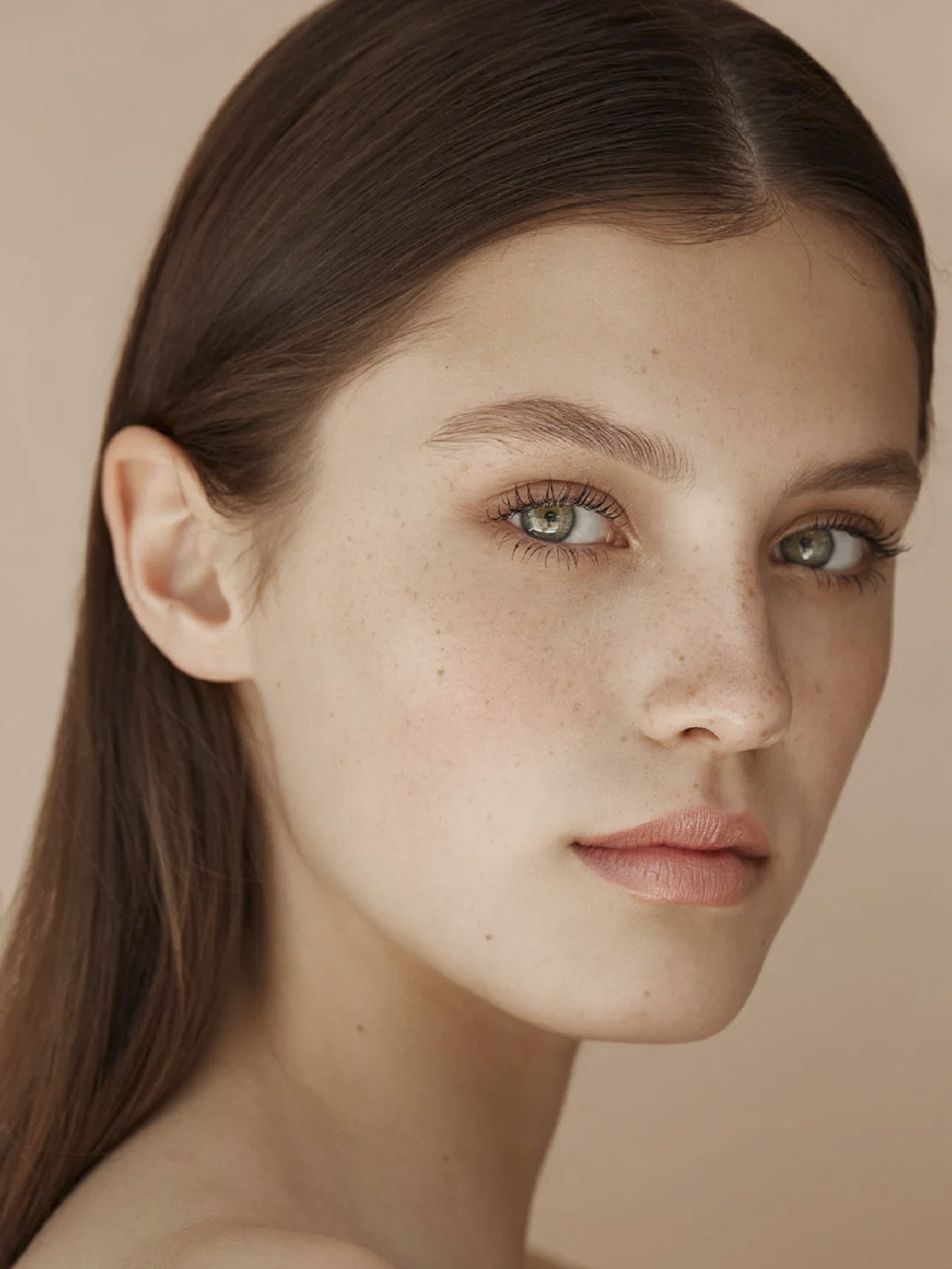 第二组修图前皮肤暗沉