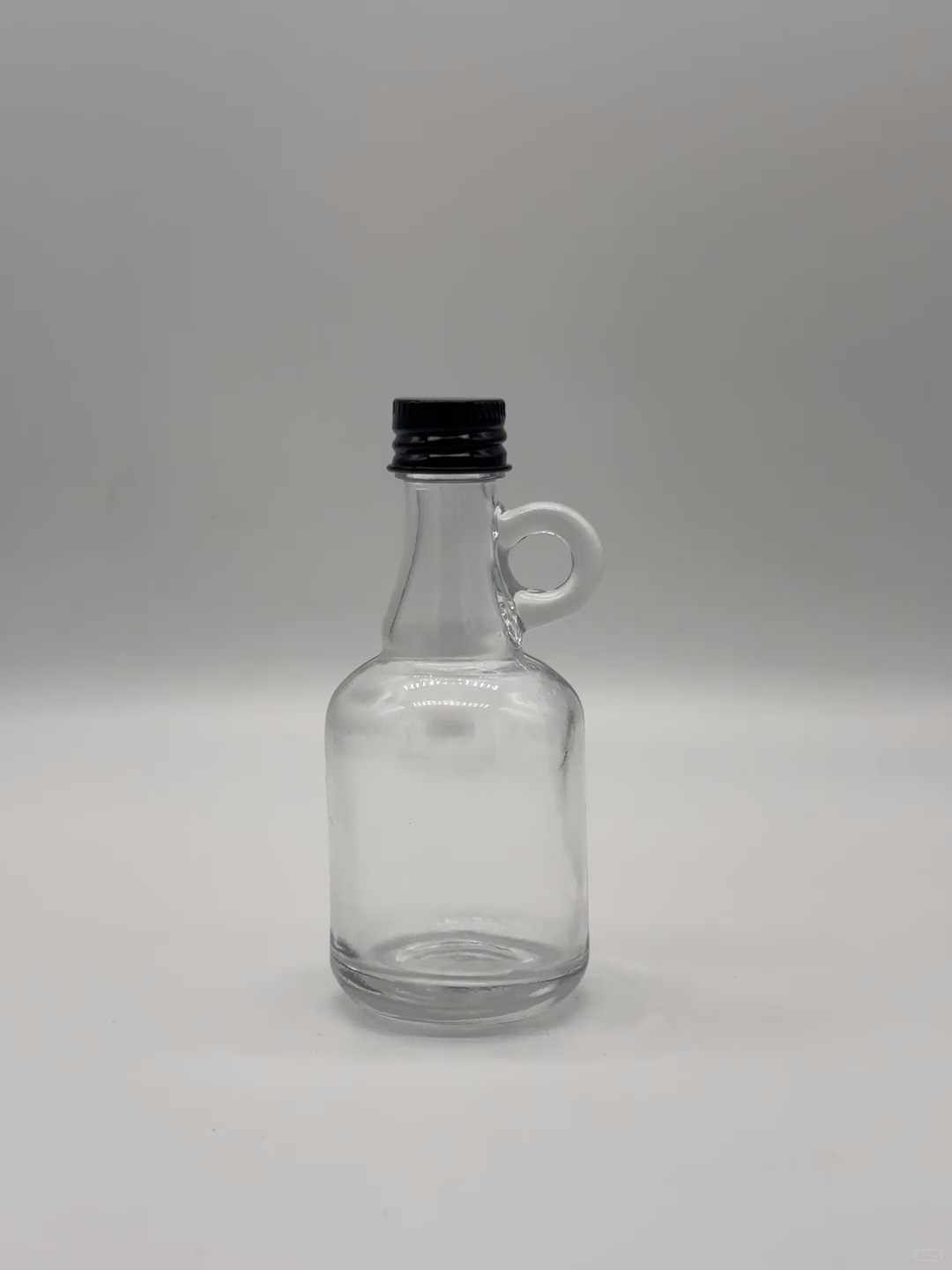 玻璃瓶精修前表面有灰尘痕迹