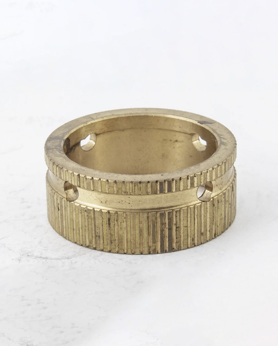 金属配件精修前表面有氧化和瑕疵