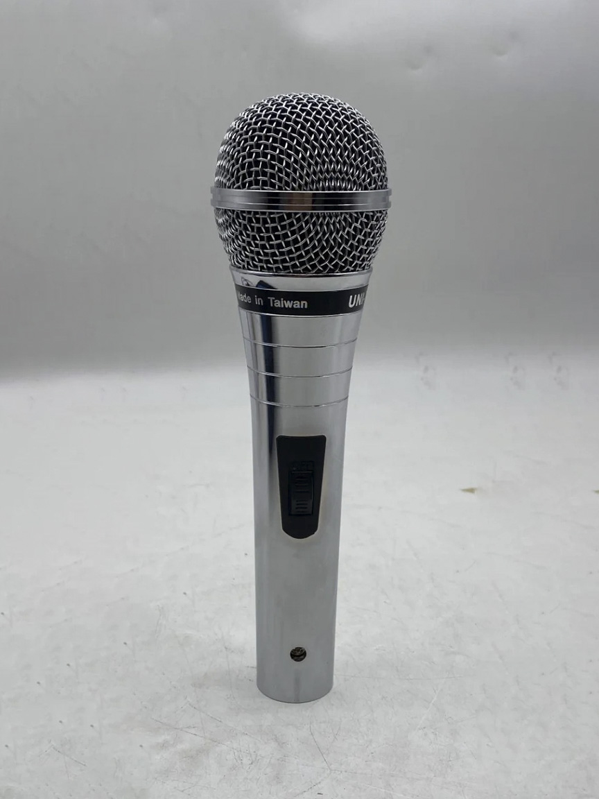 不锈钢麦克风精修前有指纹和暗斑